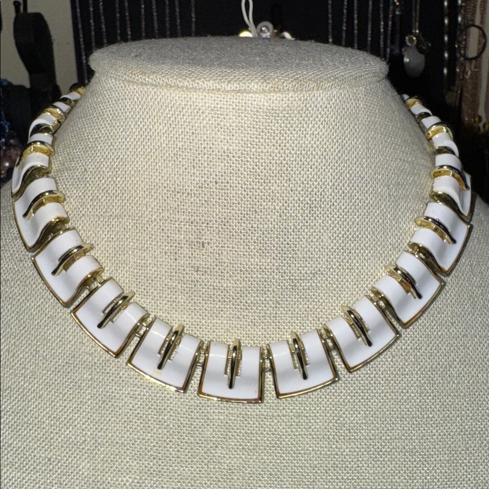 Vintage Lisner Lucite Necklace Set - Picture 2 of 7
